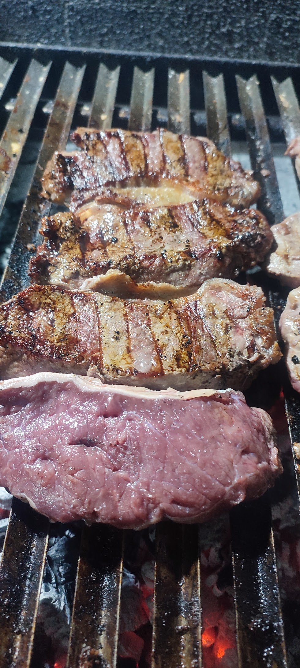Cortes de carne en la parrilla